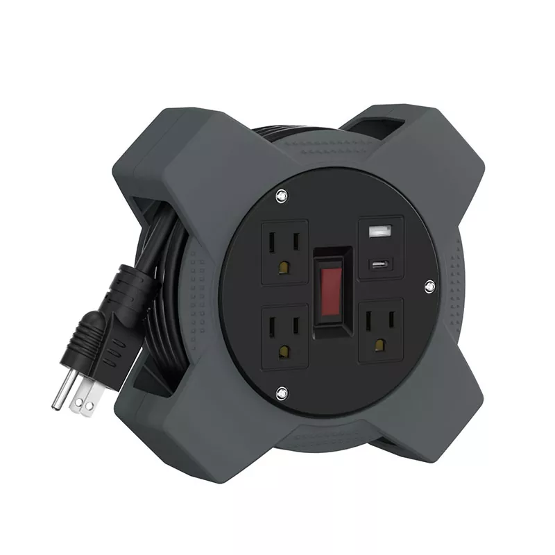 3 Steckdosen USB-Kabeltrommel aus Kunststoff, 20 Fuß 3 Steckdosen USB-Kabeltrommel aus Kunststoff, 20 Fuß